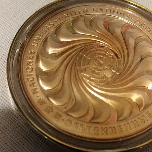 United Nations 1970 Youth for Peace Necklace - Picture 6 of 7